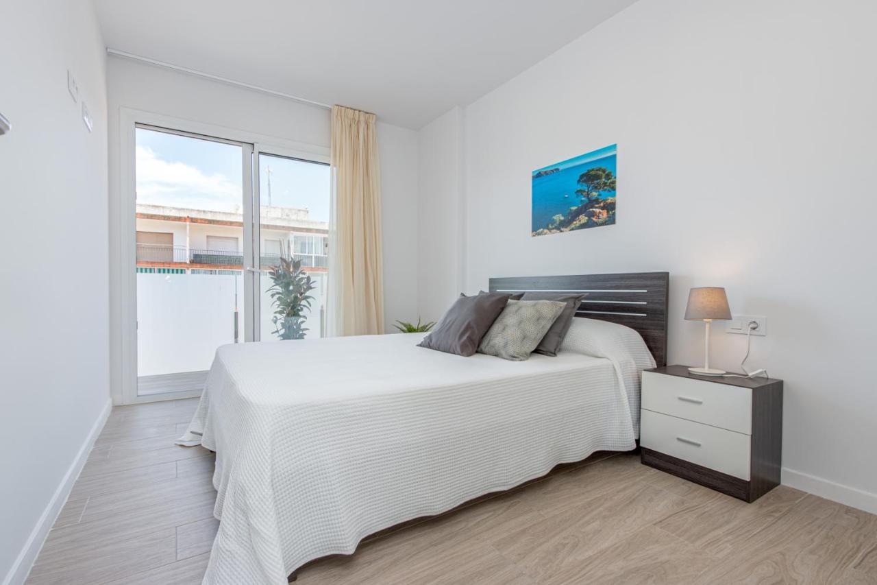M A R I V E N T Suite With Bathroom And Terrace 50 M2 罗萨斯 外观 照片