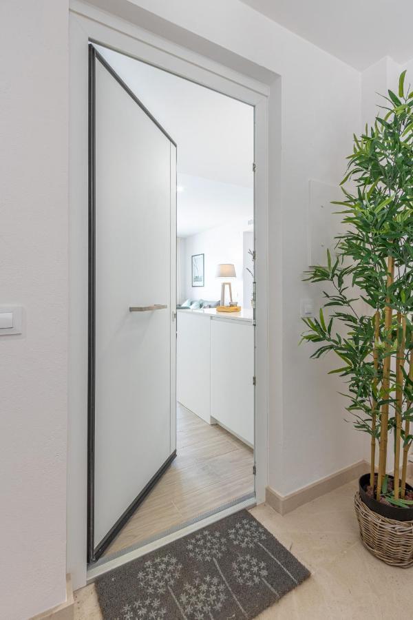M A R I V E N T Suite With Bathroom And Terrace 50 M2 罗萨斯 外观 照片