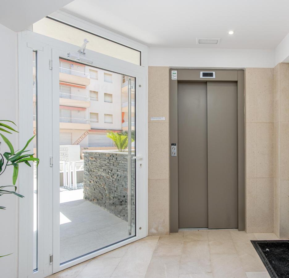 M A R I V E N T Suite With Bathroom And Terrace 50 M2 罗萨斯 外观 照片