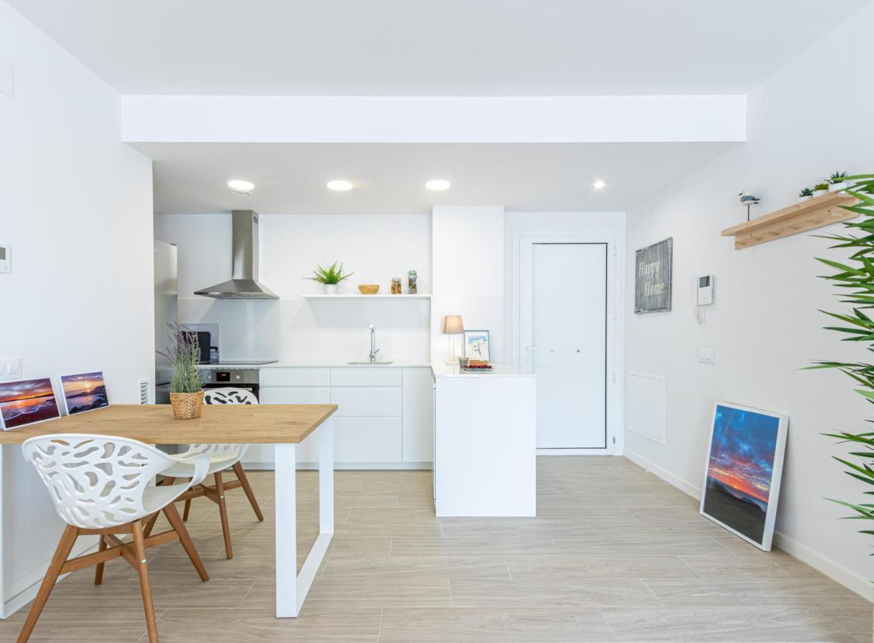M A R I V E N T Suite With Bathroom And Terrace 50 M2 罗萨斯 外观 照片