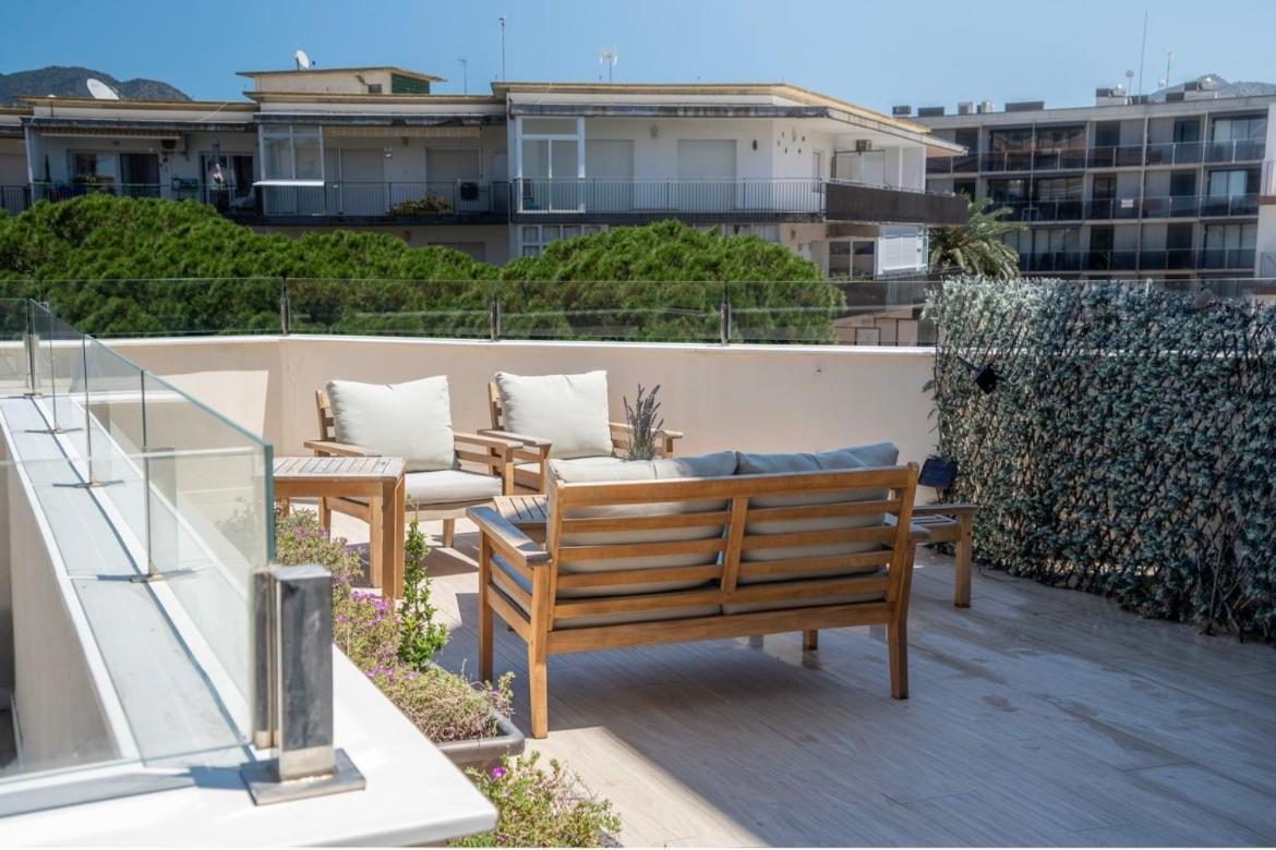 M A R I V E N T Suite With Bathroom And Terrace 50 M2 罗萨斯 外观 照片